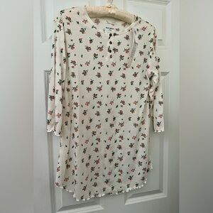NWT Old Navy nightgown with with pink little flowers